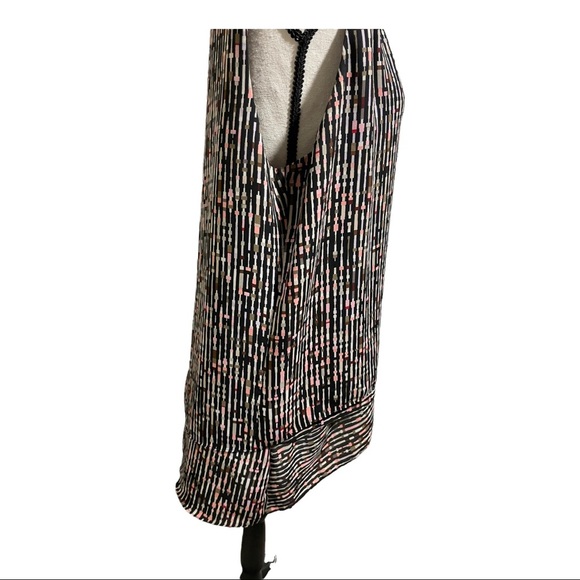 White House black market blouse v-neck sleeveless geometric pattern X-Large - Picture 3 of 9